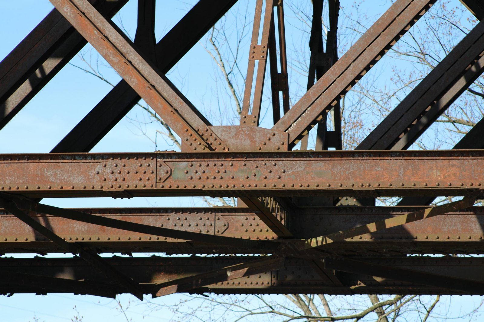 Lower connection, east track